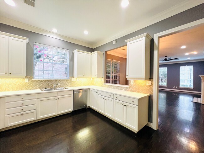 Foto del edificio - 6831 Staffordshire Blvd