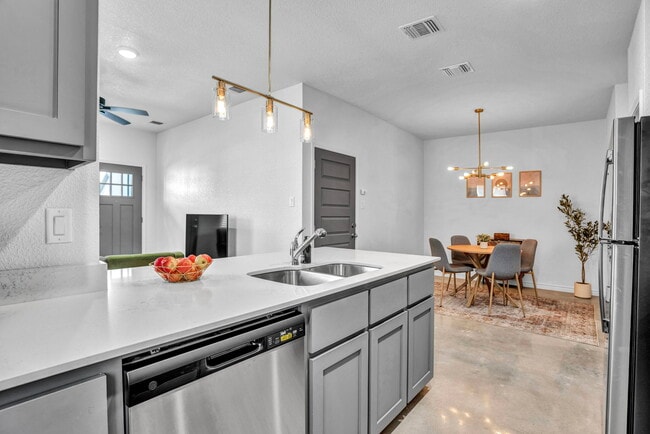 Foto del edificio - 311 Riptide Rd