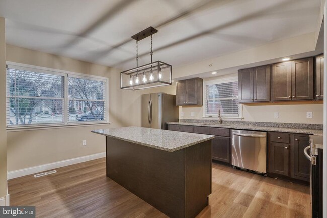 Foto del edificio - 1737 Manor Rd