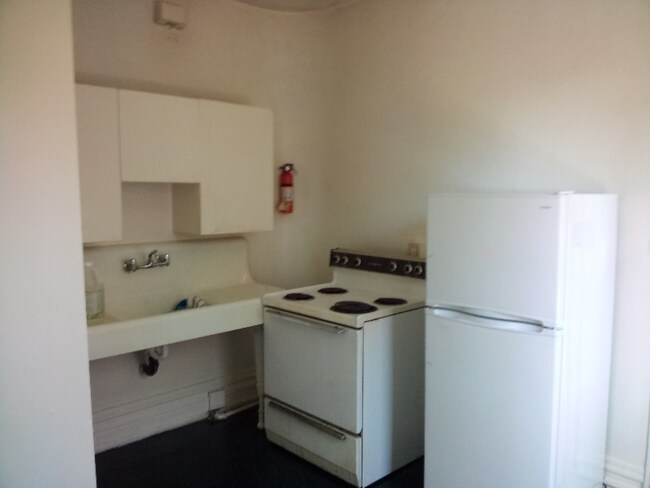 Building Photo - 233 Walnut St