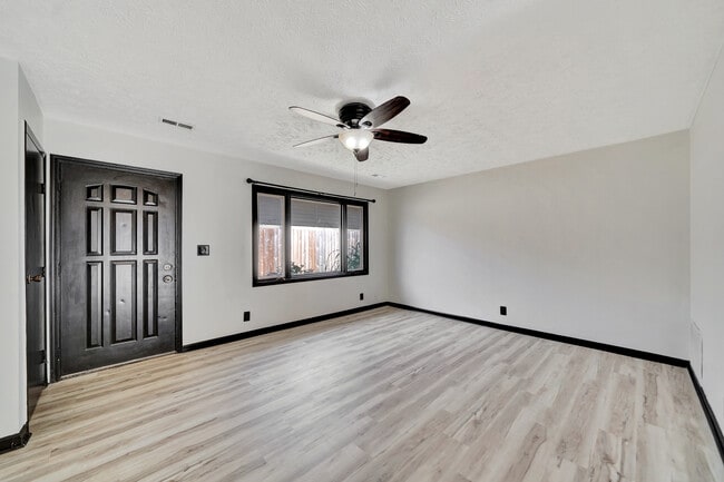 Building Photo - 5707 Ballard Ave