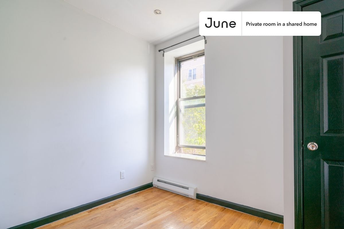 Room in Shared 3 bed/2 bath home - Room in Shared 3 bed/2 bath home