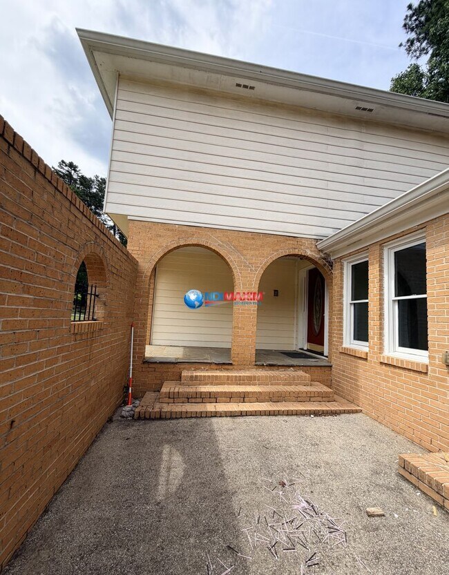 Photo - Spacious two master bedrooms split-level house in Decatur