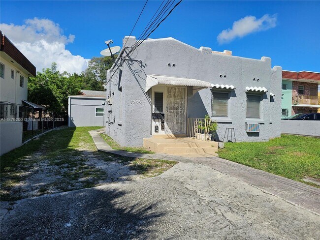Building Photo - 1265 SW 4th St