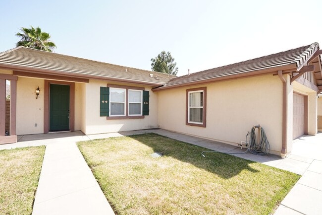 Building Photo - Beautiful 3 Bed / 2 Bath Moreno Valley Home with Garage