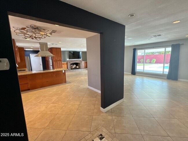 Foto del edificio - 4503 W Loma Ln