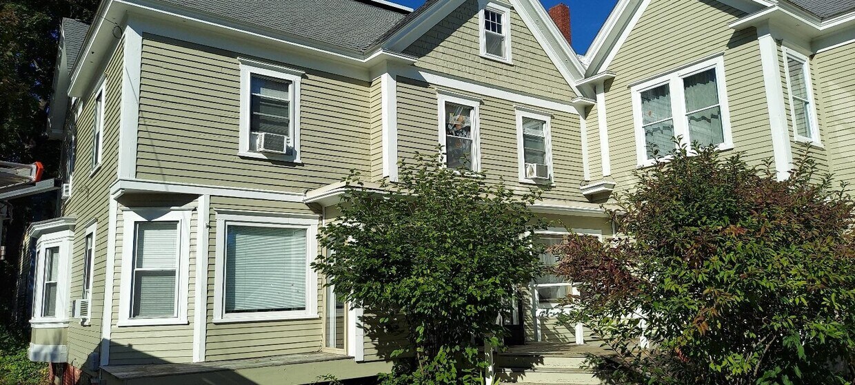 Primary Photo - 69 Charles St