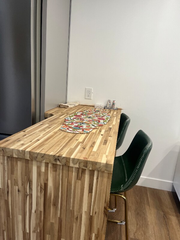 Foto del edificio - 3749 Hillcrest Dr