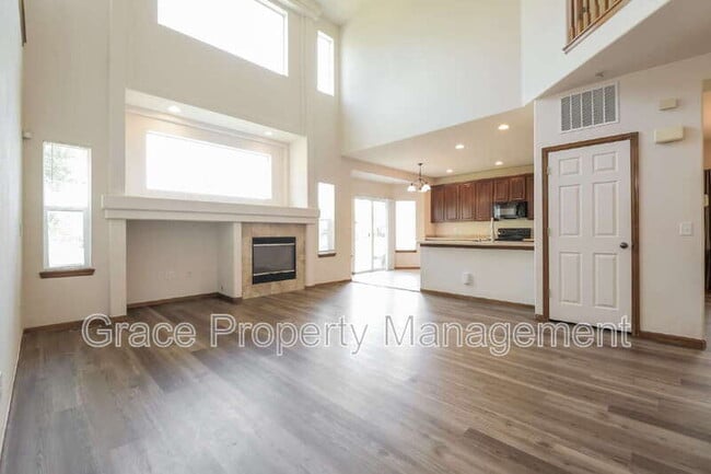 Building Photo - 2523 E 150th Pl