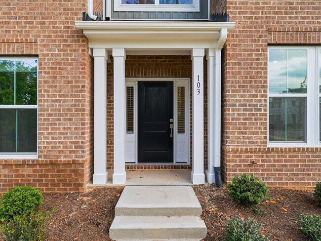 Foto del edificio - 103 Frosted Iris Ln