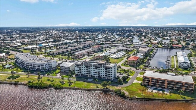 Building Photo - 1500 Park Beach Cir