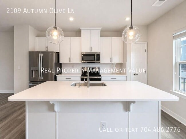 Building Photo - 2109 Autumn Olive Ln