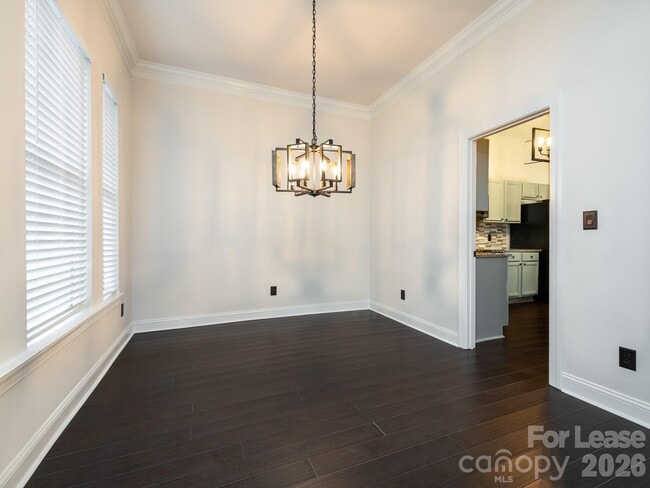 Foto del edificio - 6820 Charter Hills Rd