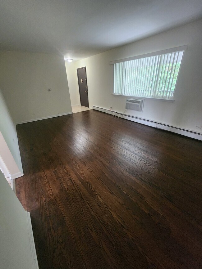 Foto del edificio - 7455 N Ridge Blvd