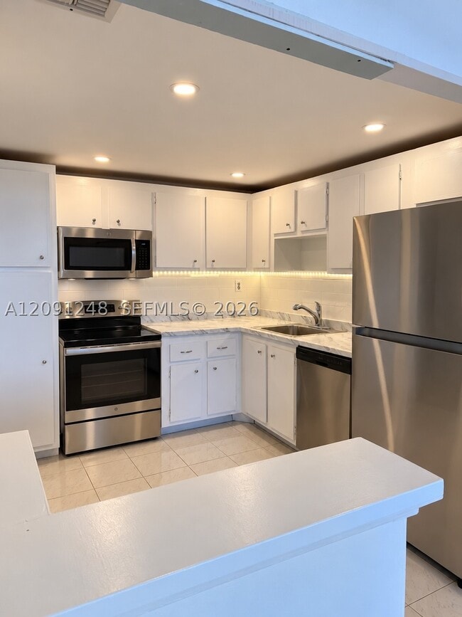 Building Photo - 2761 Taft St