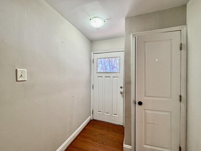 Building Photo - 1207 Green Oaks Ln