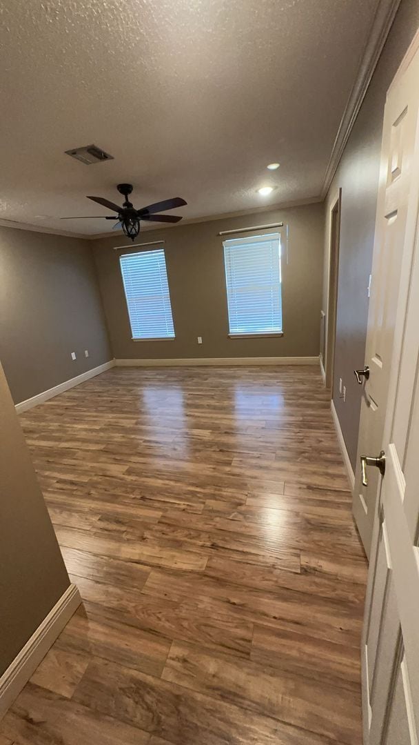 Building Photo - Spacious, Quiet and Updated 3 Bedroom 2 Bath