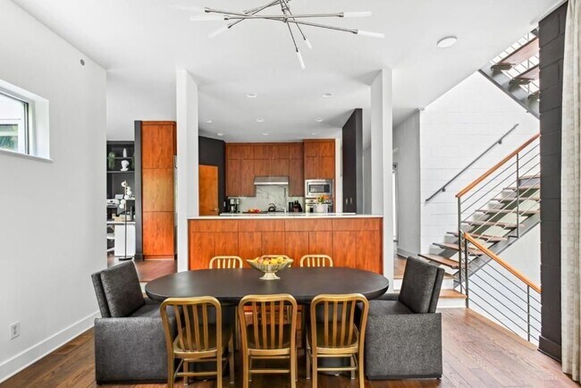 Foto del edificio - 1960 Tall Tree Dr NE