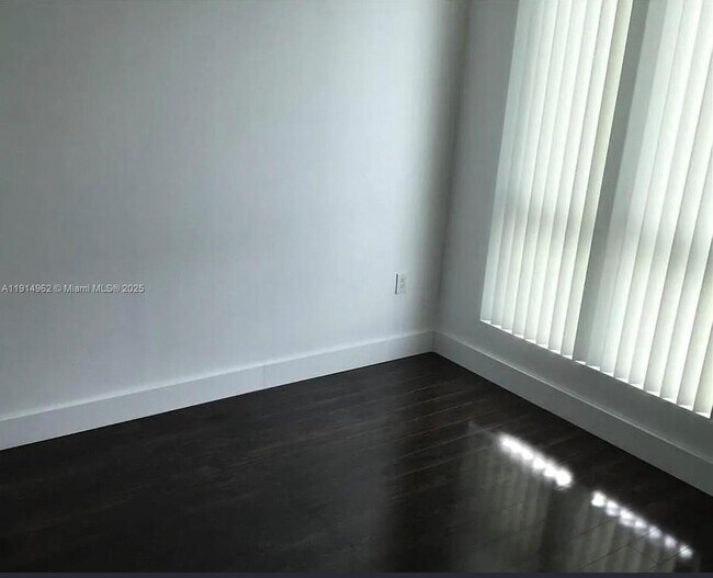 Foto del edificio - 9066 SW 73rd Ct