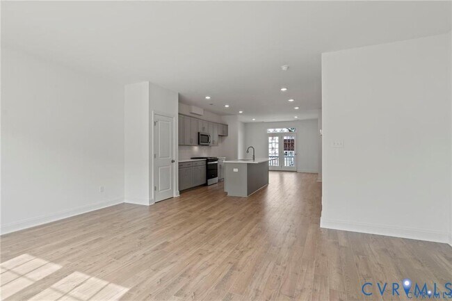 Foto del edificio - 13800 Village View Dr