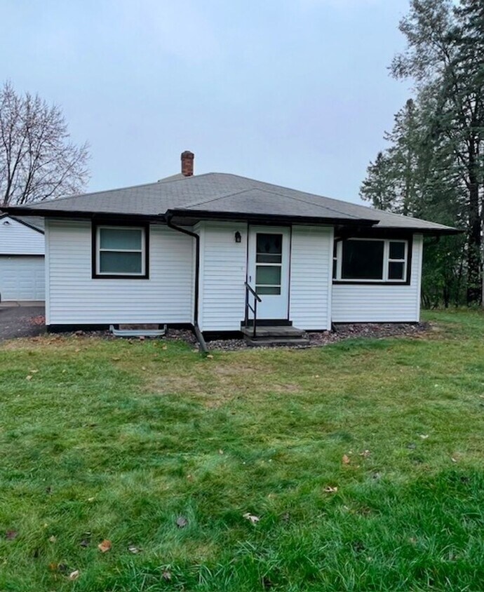 Primary Photo - 3BR Single Family Home Available NOW on Eau Claire's Northside!