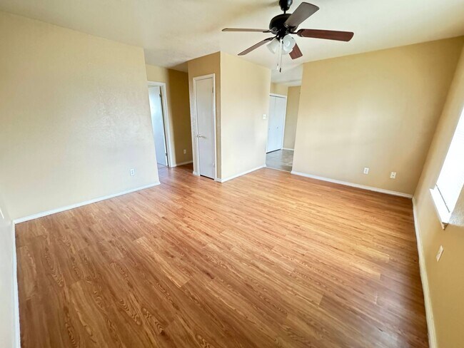 Foto del edificio - 1601 Cedarhill Dr