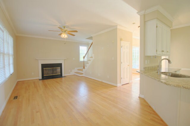 Building Photo - Sunny + spacious 3 bedroom home with large...
