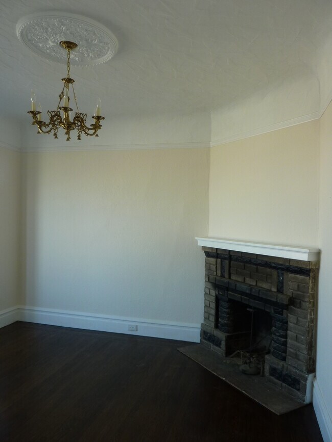 Building Photo - 66 Montezuma St