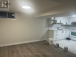 Building Photo - 132 Heatherside Dr