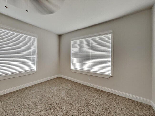Building Photo - 9606 Carlow Ln