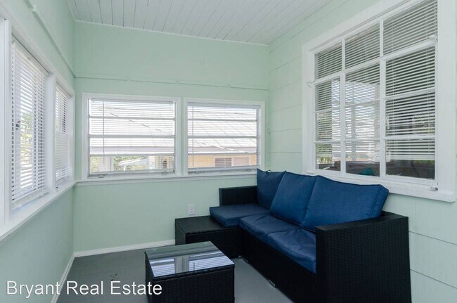Building Photo - 2 br, 1 bath House - 710 Canal Street Uppe...