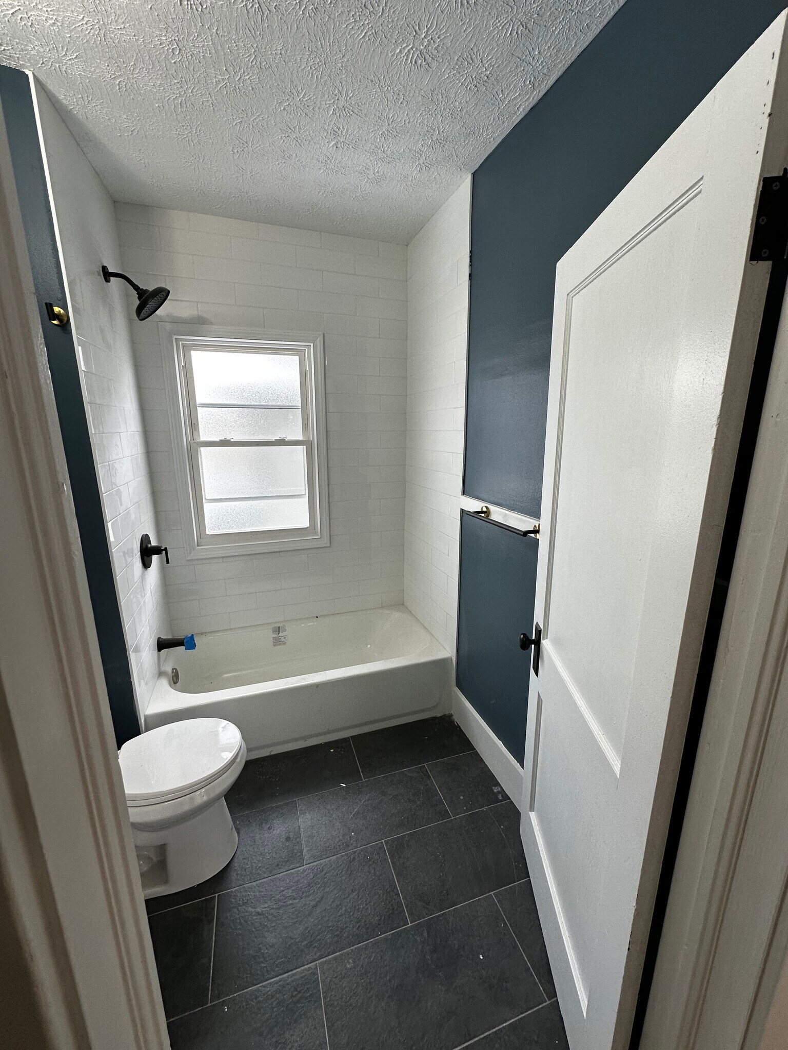 1314 W 106th St Cleveland, OH 44102 – photo 4