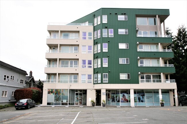 Exterior - Parking Lot - 4528 8th Ave NE