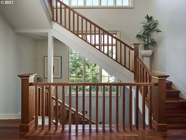 Building Photo - Elegant European Villa in Portland Heights...
