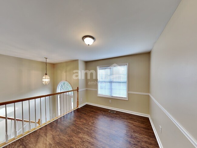 Building Photo - 2058 Queensbury Dr