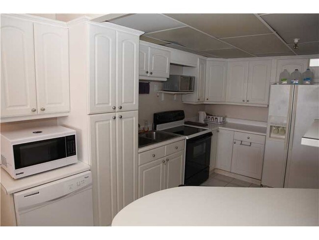 Foto del edificio - 17900 N Bay Rd