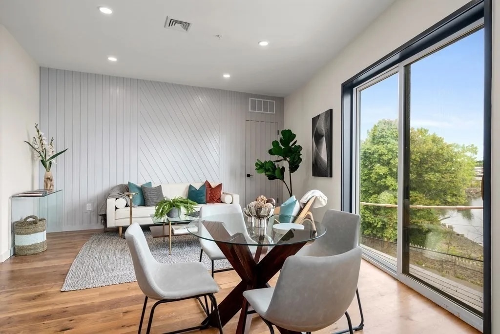 Foto principal - 211 Condor St
