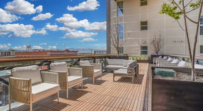 Foto del edificio - 360 W 200 S