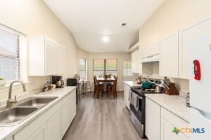 Building Photo - 102 Lariat Cir