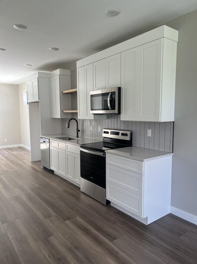 Foto del edificio - 202 E Schwarz St