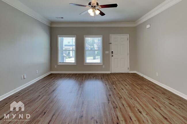 Building Photo - 2233 Dale View Dr