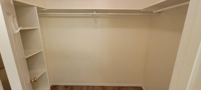Building Photo - Remodeled 3 Bedroom