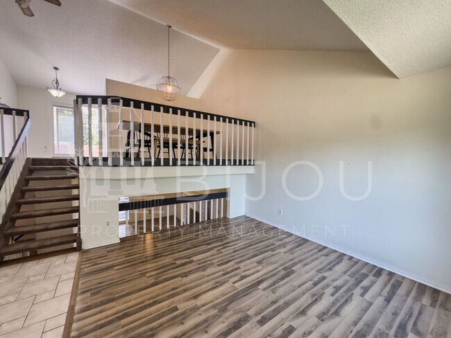 Foto del edificio - 4030 Meadowdale Pl