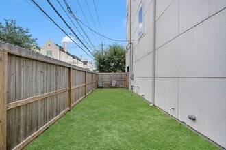 Building Photo - 5802 Kansas St