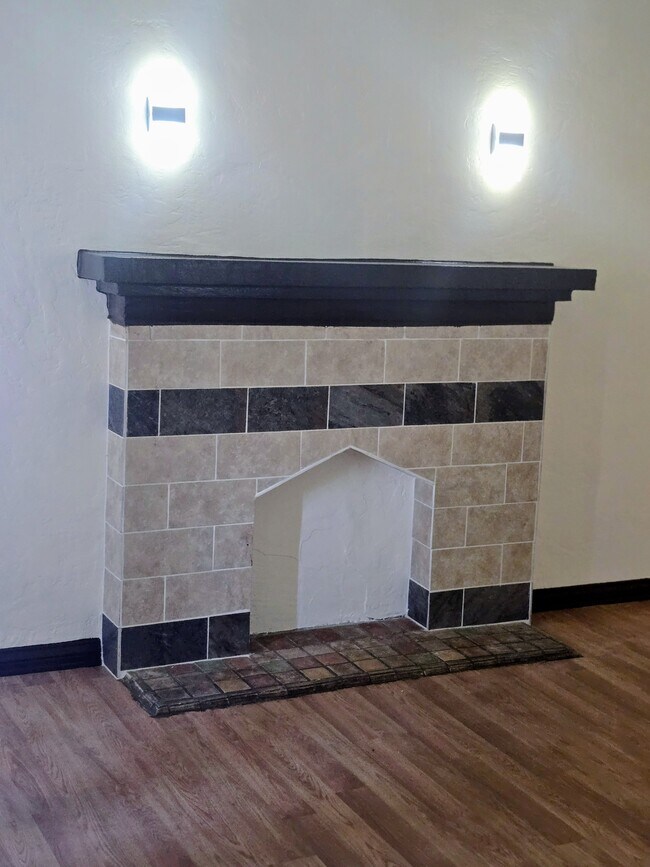 Foto del edificio - 2422 E 7th St