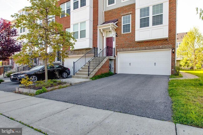 Building Photo - 7921 Breezy Knoll Ln
