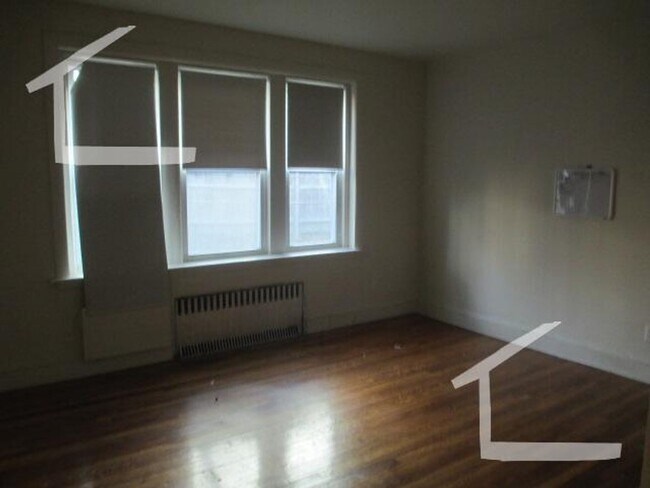 Building Photo - Ho Brokers Fee, No Security Deposit, Heat ...