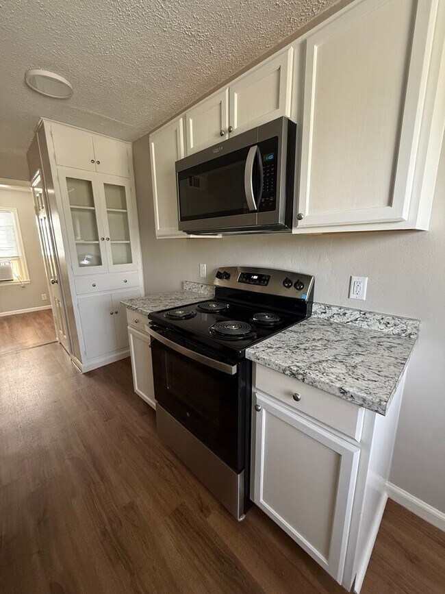 Foto del edificio - Beautiful renovated duplex in Edgewood!