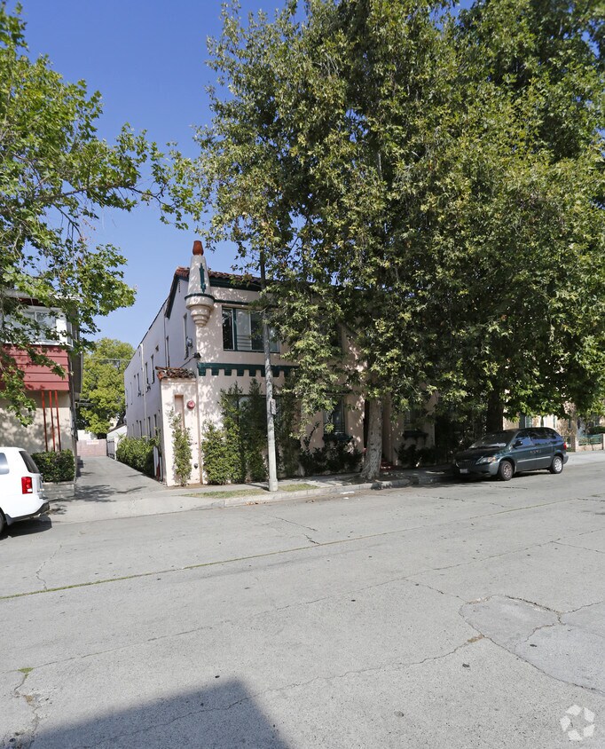 Building Photo - 827 S Gramercy Pl