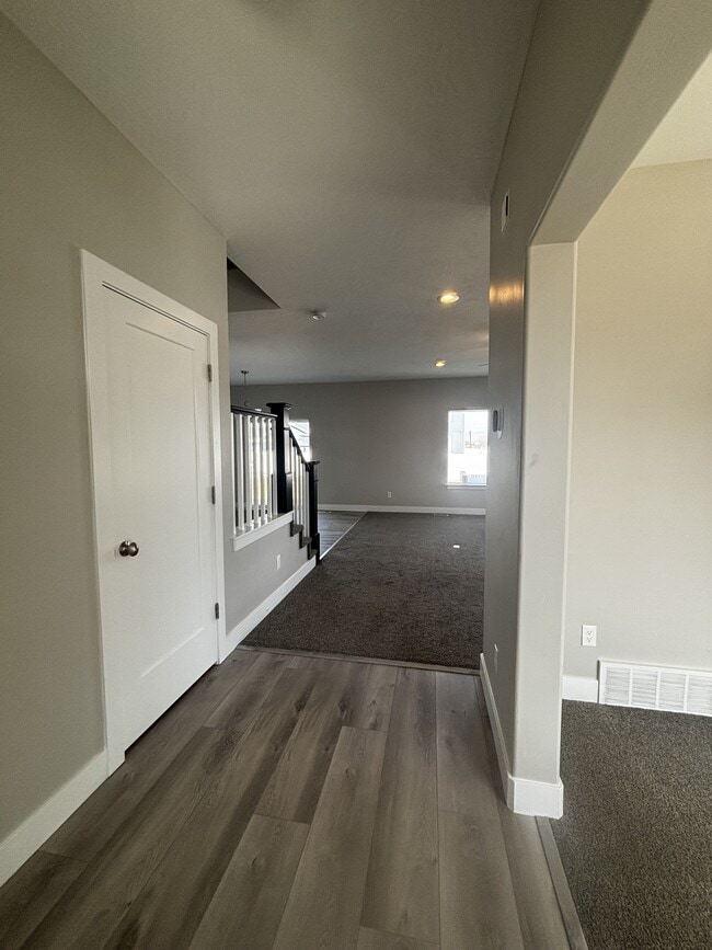 Building Photo - 1373 E Bell Buoy Way